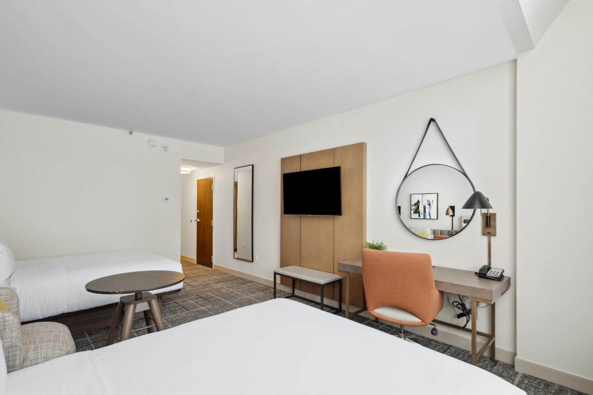 Crowne Plaza Lansing By Ihg Hotel Exterior photo